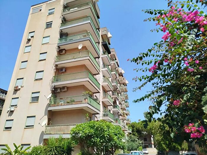 Appartamento trilocale in vendita in Via Dietro La Parrocchia, Palermo