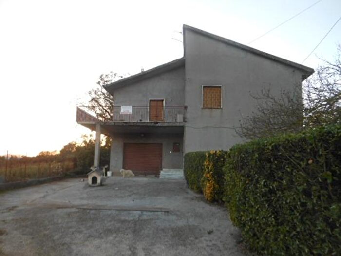 Casa con 8 locali in vendita in Via Montano, Caianello