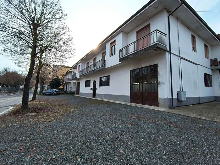 Casa con 16 locali in vendita in Calamandrana