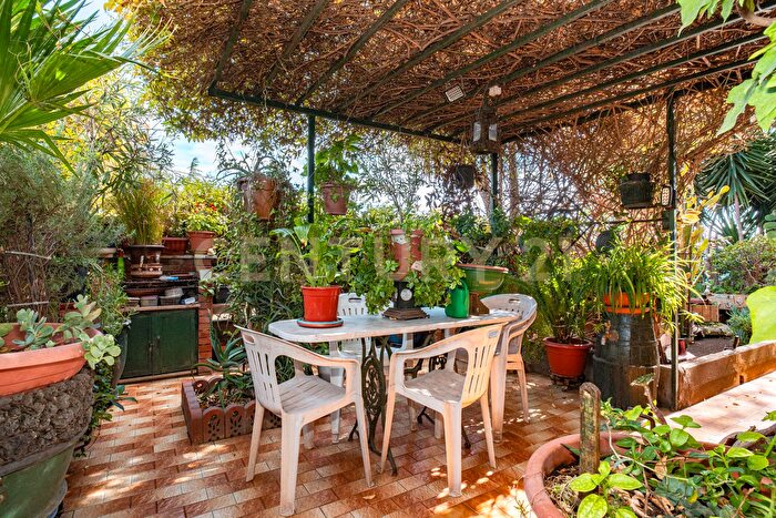 Appartamento con 6 locali in vendita in Via Pulei a, Mascalucia