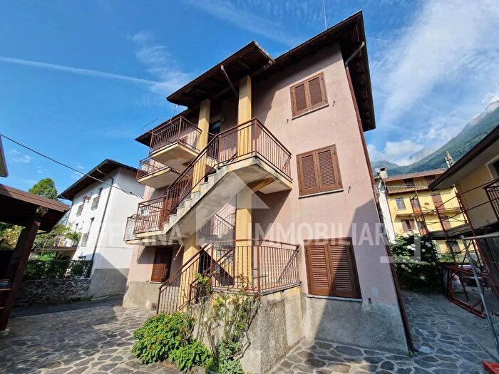 Casa con 9 locali in vendita in Via Roma, Dazio