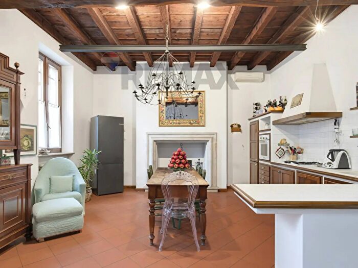 Casa con 8 locali in vendita in Borgo San Giacomo