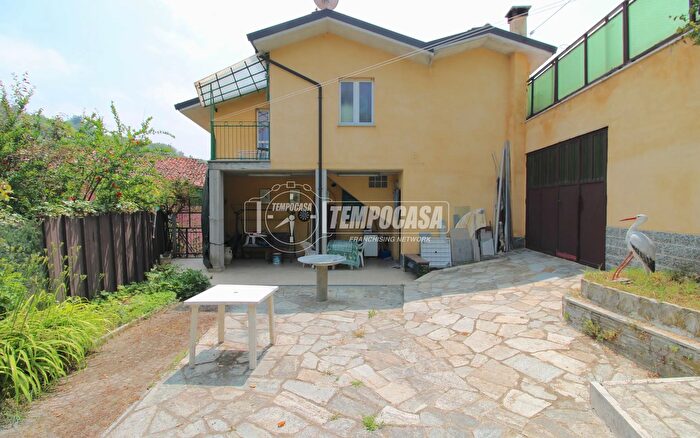 Casa con 6 locali in vendita in Via Piazza Castello, Torre Mondovi