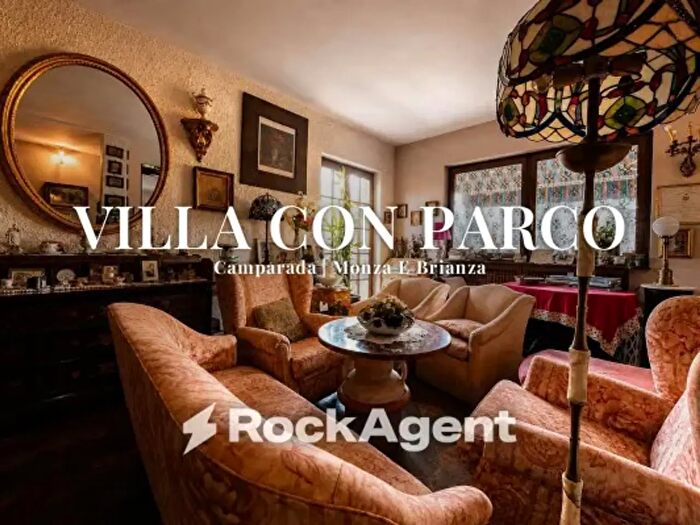 Casa con 5 locali in vendita in Viale Grigna, Camparada