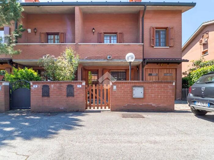 Casa quadrilocale in vendita in Via Giovanni Gallini, Ferrara