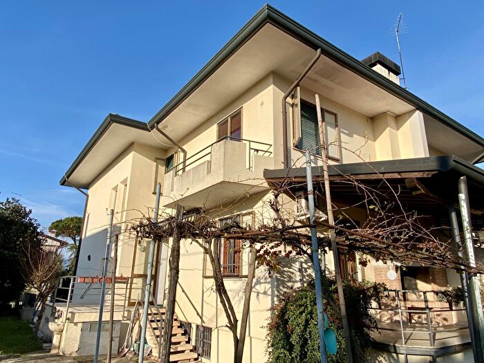 Casa con 5 locali in vendita in Via San Pio X a, Castelfranco Veneto