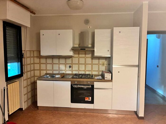 Appartamento trilocale in affitto in Via Pisa, Marina di Massa Centro, Massa