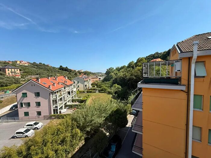 Appartamento trilocale in vendita in Via Terrenin, Celle Ligure