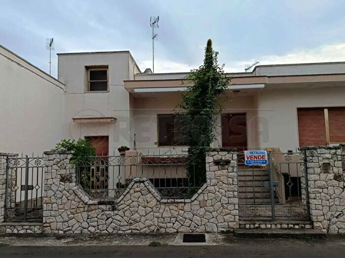 Casa con 8 locali in vendita in Via Santa Caterina, Melpignano