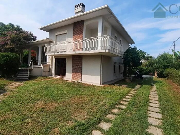 Casa con 6 locali in vendita in Via Mameli, Caldogno