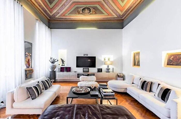 Appartamento con 6 locali in affitto in Montecitorio, Roma