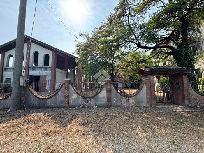 Casa con 6 locali in vendita in Località Giavarone, Stradella