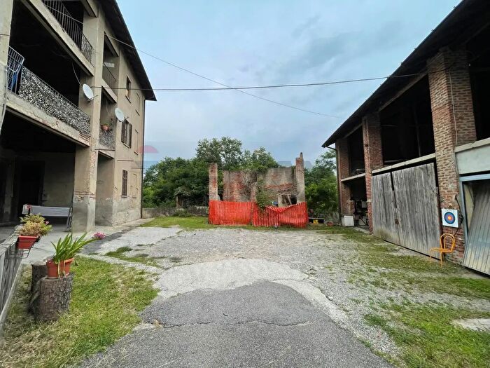 Casa con 10 locali in vendita in Casnate Con Bernate