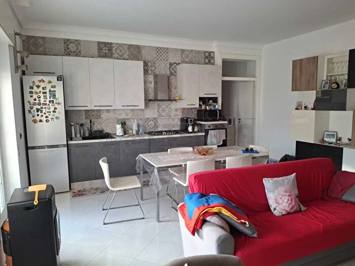 Appartamento con 8 locali in vendita in Via Alcibiade, Siracusa