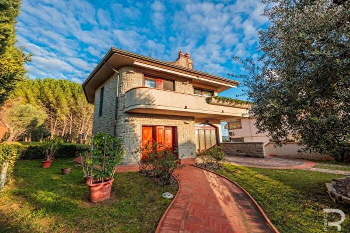 Casa con 6 locali in vendita in Via Palmiro Togliatti, Vinci