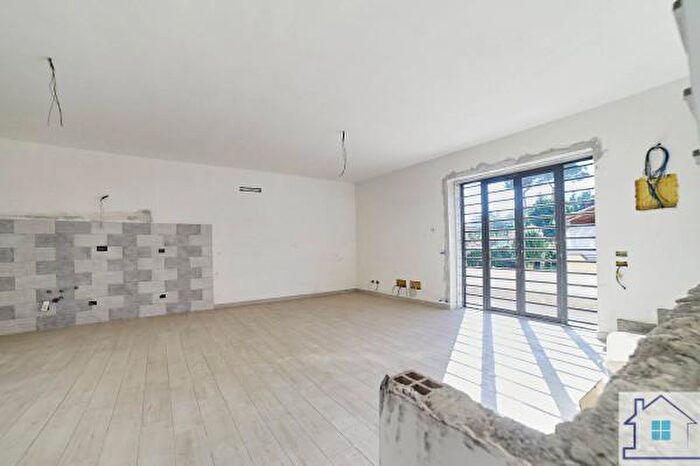 Casa con 5 locali in vendita in Strada Ventitreesima, Labico