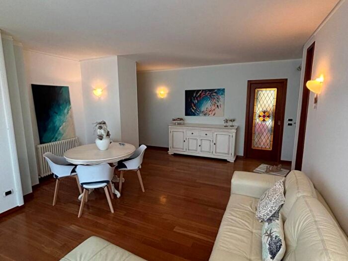 Appartamento con 5 locali in affitto in Via Piemonte, Villa Verrocchio, Montesilvano