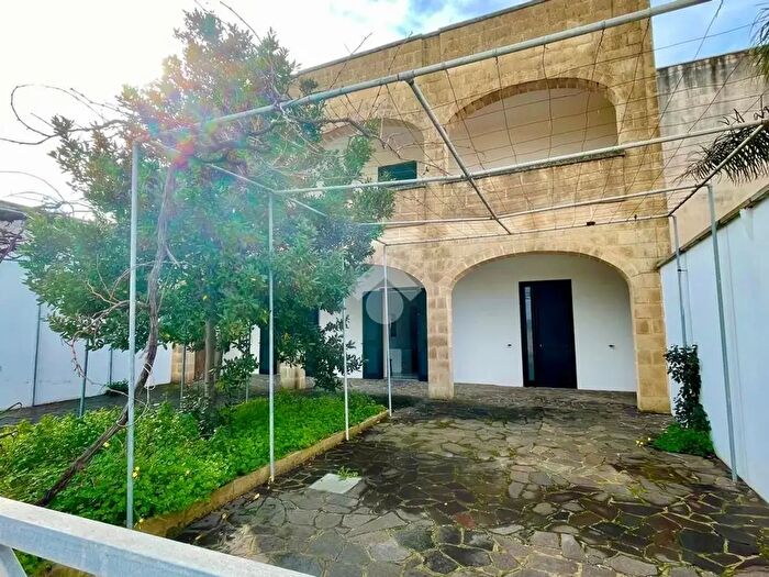 Casa con 12 locali in vendita in Via dei Sepolcri Cartaginesi, Ugento