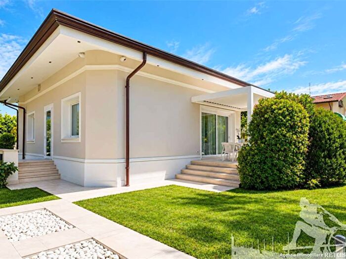 Casa con 6 locali in affitto in Centro, Forte dei Marmi