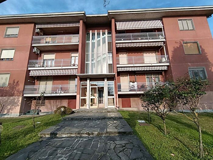 Appartamento con 5 locali in vendita in Viale Lombardia, Castello DAgogna