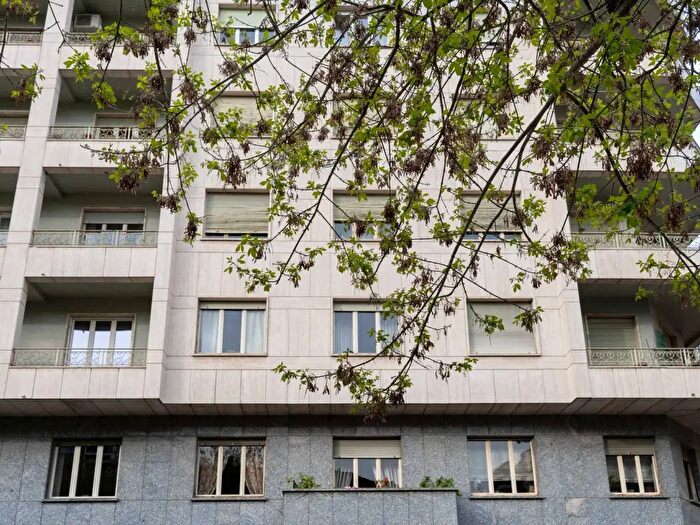 Appartamento con 9 locali in vendita in Via Gaetano Filangieri, Torino