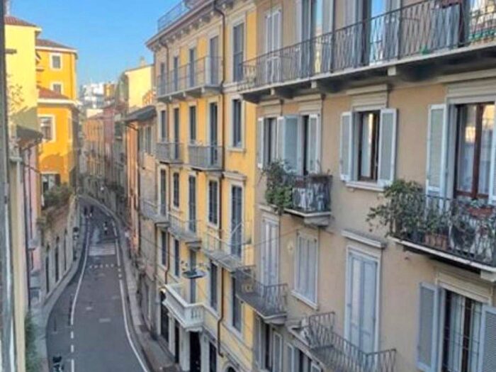 Appartamento bilocale in affitto in Via Cerva, Borgogna Largo Augusto, Milano