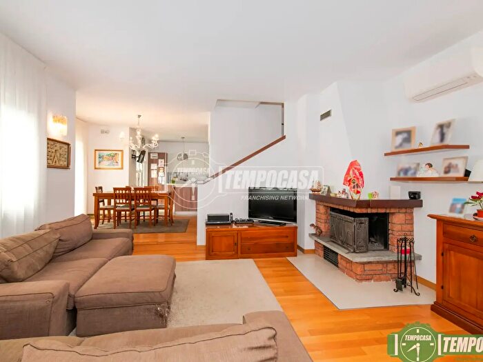 Casa con 6 locali in vendita in Via Volturno, San Giuliano Milanese