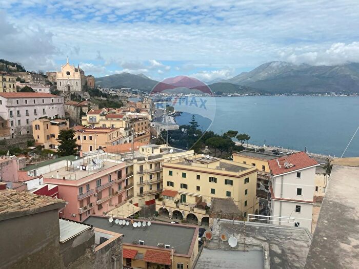 Casa con 6 locali in vendita in Gaeta