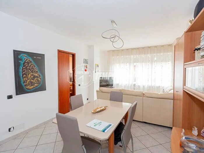 Appartamento trilocale in vendita in Via Quarto Ponte, Verona