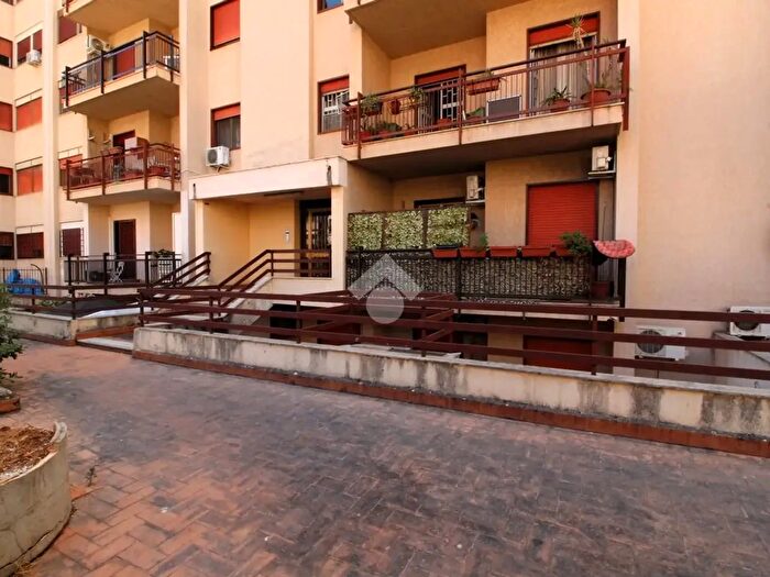 Appartamento quadrilocale in vendita in Via Parrini, Palermo