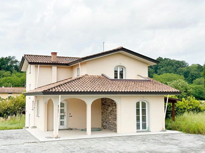 Casa con 10 locali in vendita in Capannori