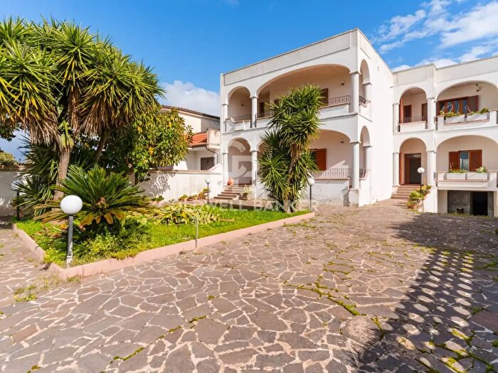 Casa con 10 locali in vendita in Via Leonardo da Vinci, Surano