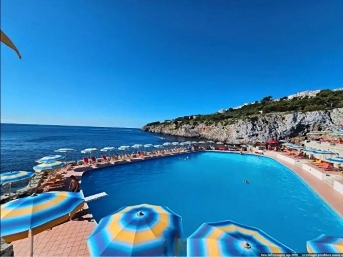 Casa quadrilocale in vendita in Castro