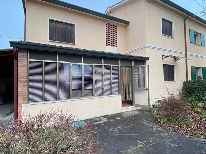 Casa con 5 locali in vendita in Villaggio John Fitzgerald Kennedy, Bagnoli Di Sopra