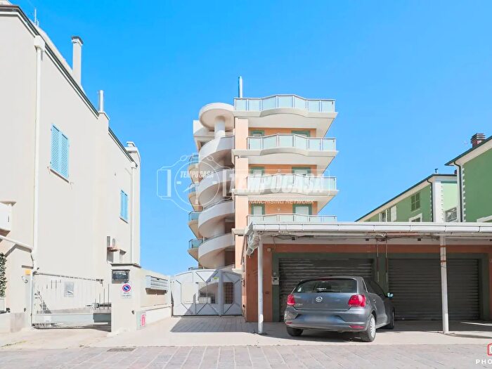 Appartamento trilocale in vendita in Via Carducci, Cattolica