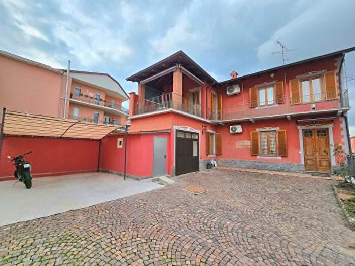 Casa con 5 locali in vendita in Via Renato Vuillermin, Alba