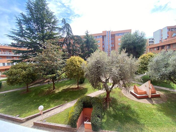 Appartamento quadrilocale in affitto in Via dellAutomobilismo, Roma, Roma