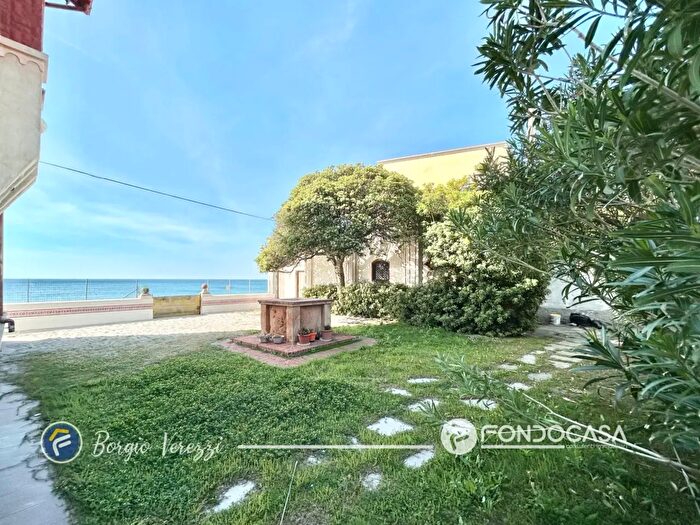 Casa con 8 locali in vendita in Via Aurelia, Borgio Verezzi