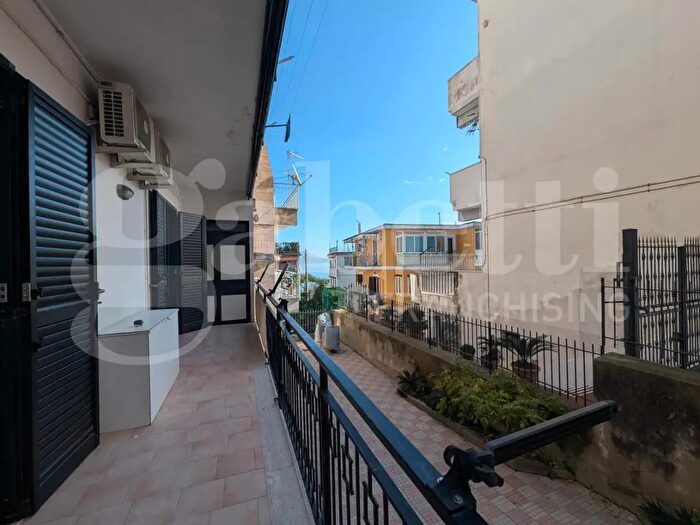 Appartamento quadrilocale in vendita in Via Privata Falci, Bacoli