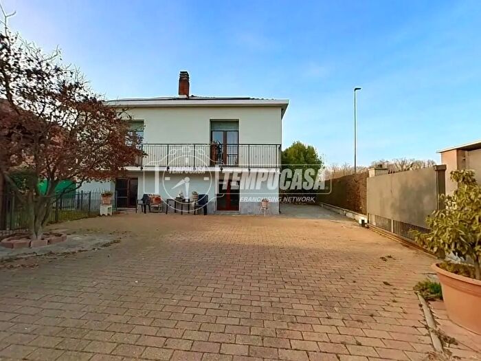 Casa con 8 locali in vendita in Via Lanzo, Fiano