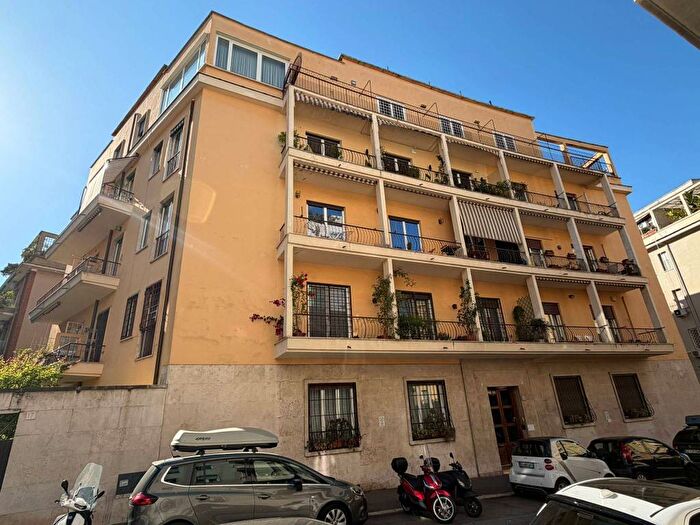 Appartamento trilocale in vendita in Via Monte delle Gioie, Africano Villa Chigi, Roma