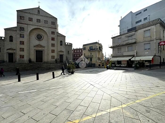 Appartamento con 5 locali in vendita in Via delle Grazie, Nuoro