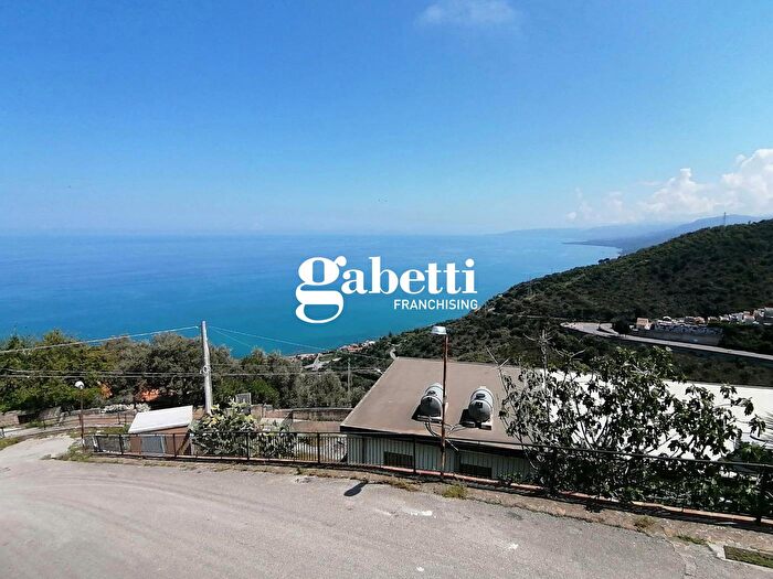 Appartamento con 5 locali in vendita in Via Guglielmo Marconi, Caronia