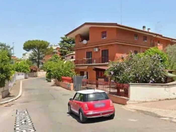 Appartamento trilocale in vendita in Via Francesco Azzurri, Roma