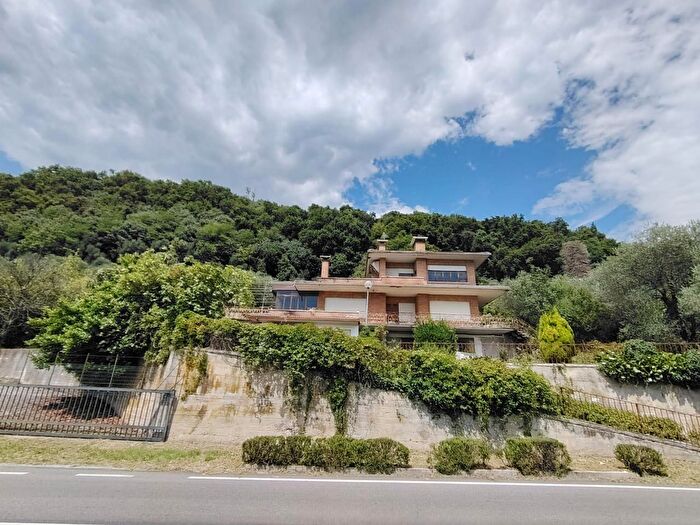 Casa con 7 locali in vendita in Bassano Del Grappa