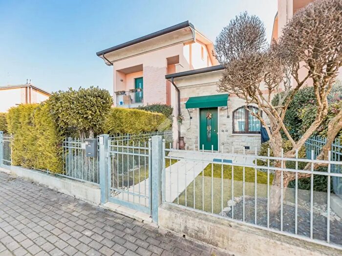 Appartamento quadrilocale in vendita in Via Don Giuseppe Bonizzato, Mozzecane