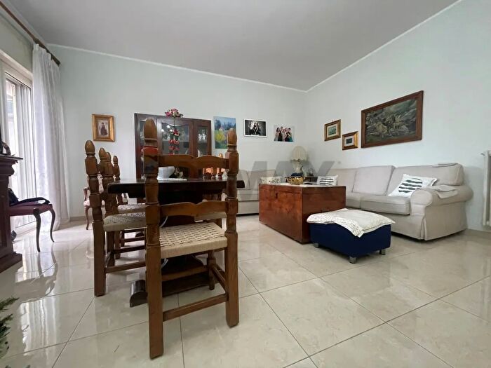 Appartamento con 6 locali in vendita in Via Giovanni Modugno, Bari