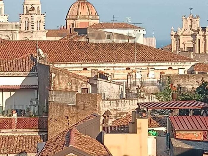 Casa bilocale in affitto in Via San Carlo, Centro Storico, Acireale