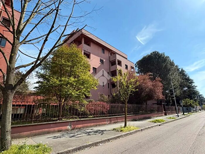Appartamento quadrilocale in vendita in Via Cesare Battisti, Legnano