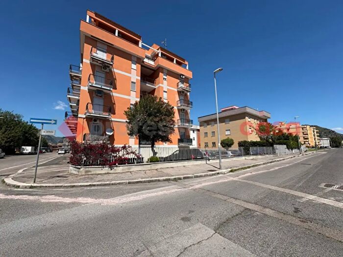 Appartamento trilocale in vendita in Via Bachelet, Terracina